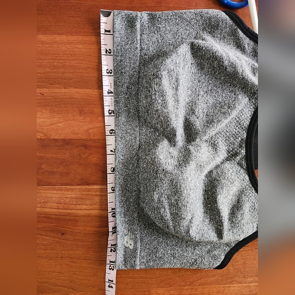 New Balance sports compression bra size L *missing the insert cups* - Picture 3 of 3